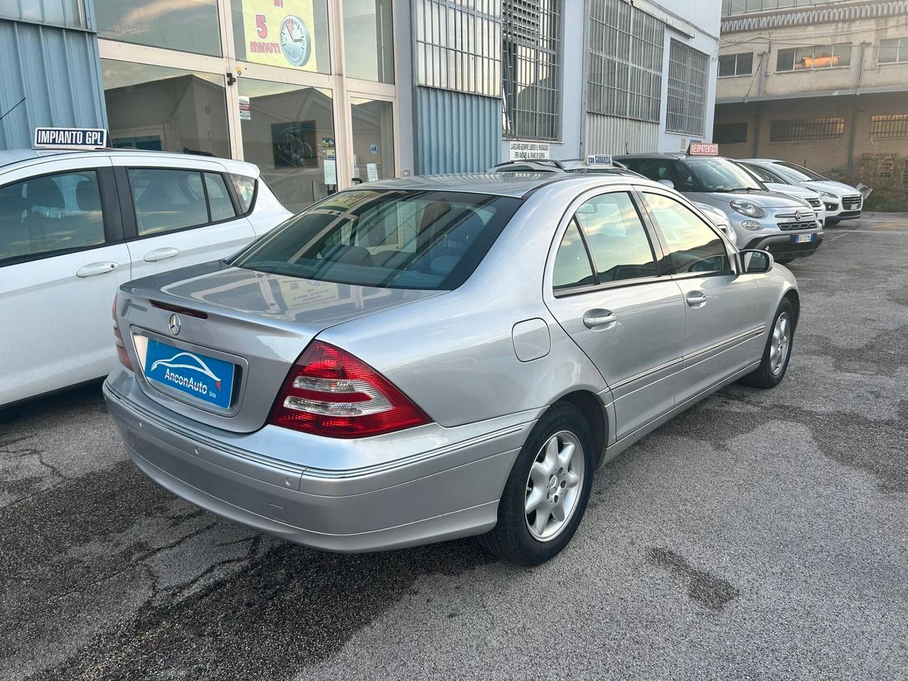 Mercedes-benz C 180 2.0 metano ASI 2001