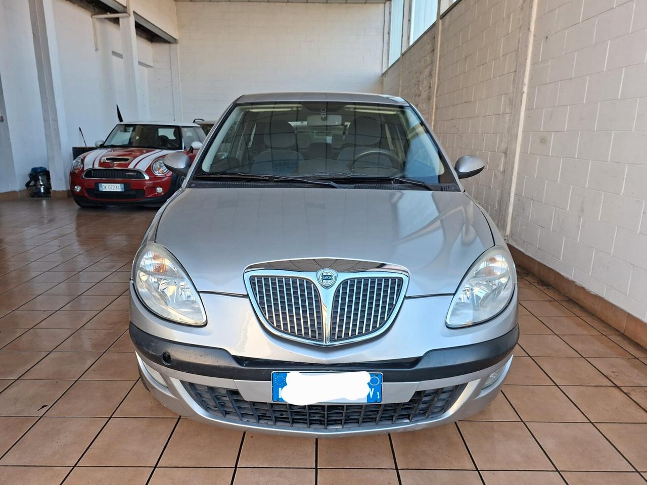 Lancia Ypsilon 1.2 8v Argento, adatta anche ai neop.