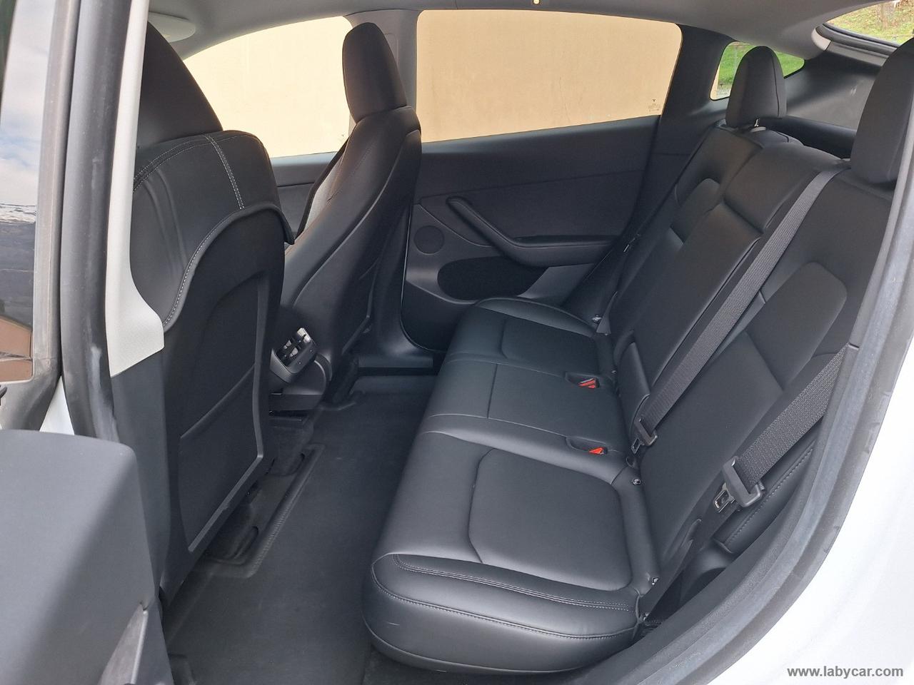 TESLA Model Y STANDARD RANGE RWD TETTO