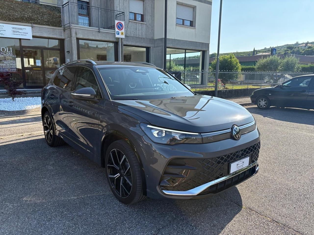 Volkswagen Tiguan VOLKSWAGEN TIGUAN 2.0 TDi R-LINE