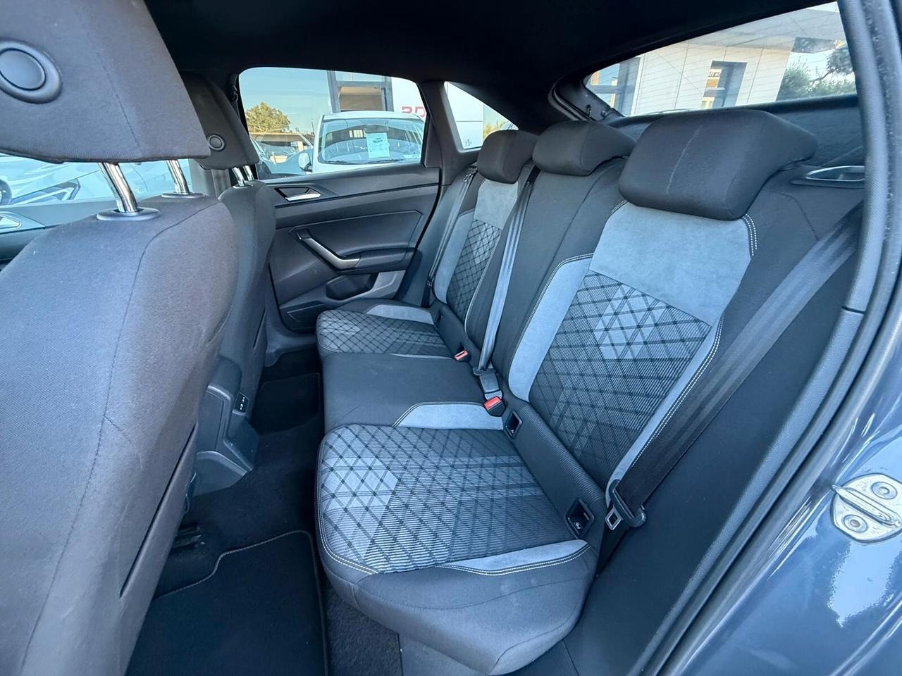 Volkswagen Taigo 1.0 TSI 110 CV R-Line - OK NEOPATENTATI