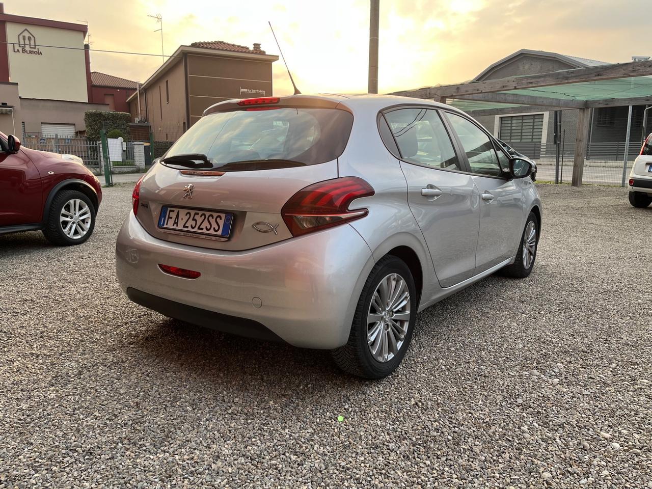 Peugeot 208 1.2 benzina 5 porte Allure