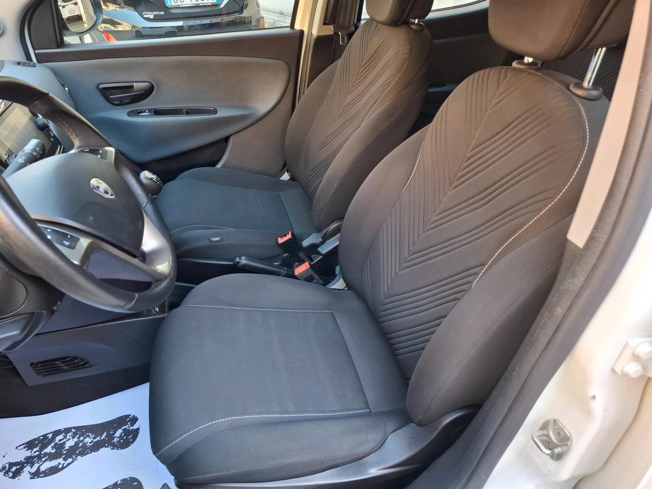 Lancia Ypsilon 1.0 FireFly 5 porte S&S Hybryd Gold