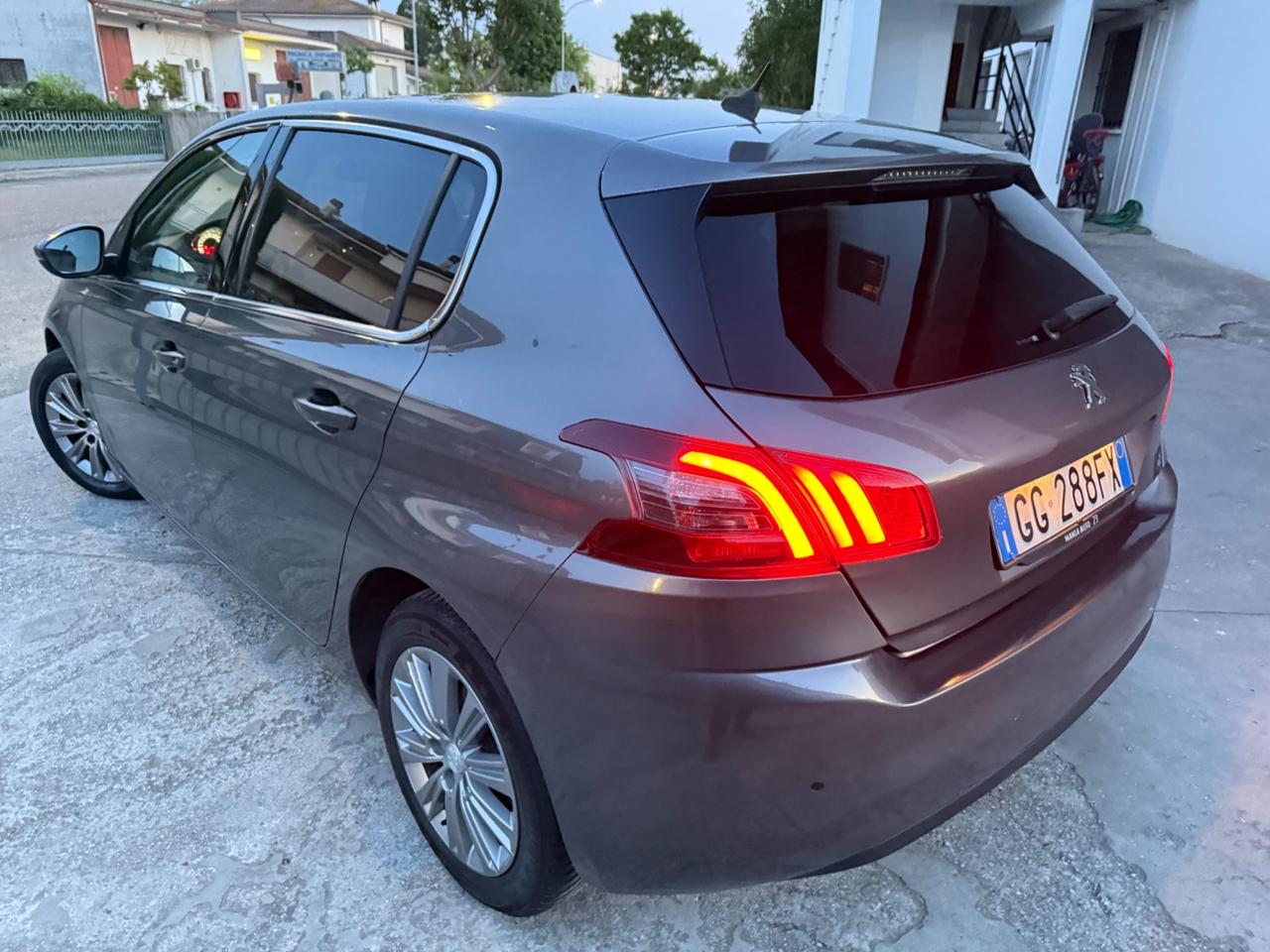 Peugeot 308 1.2 Turbo Benzina POCHI KM 2021 NEOPAT