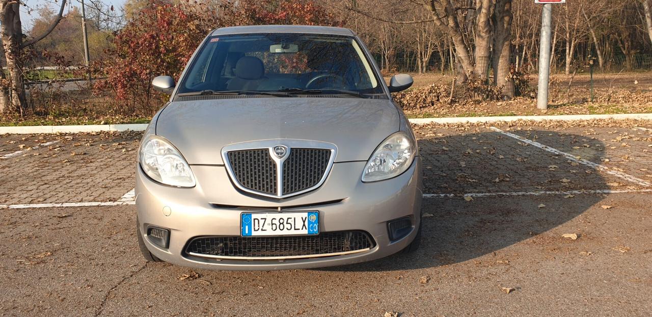 Lancia Ypsilon 1.4 Oro