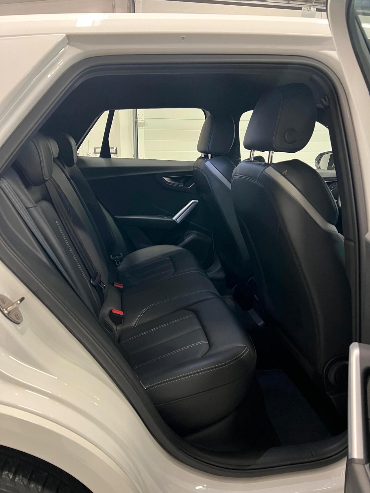 Audi Q2 SQ2 TFSI quattro S tronic sport attitude