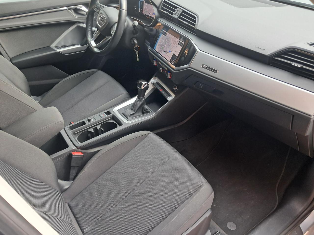 Audi Q3 35 TDI S tronic Business