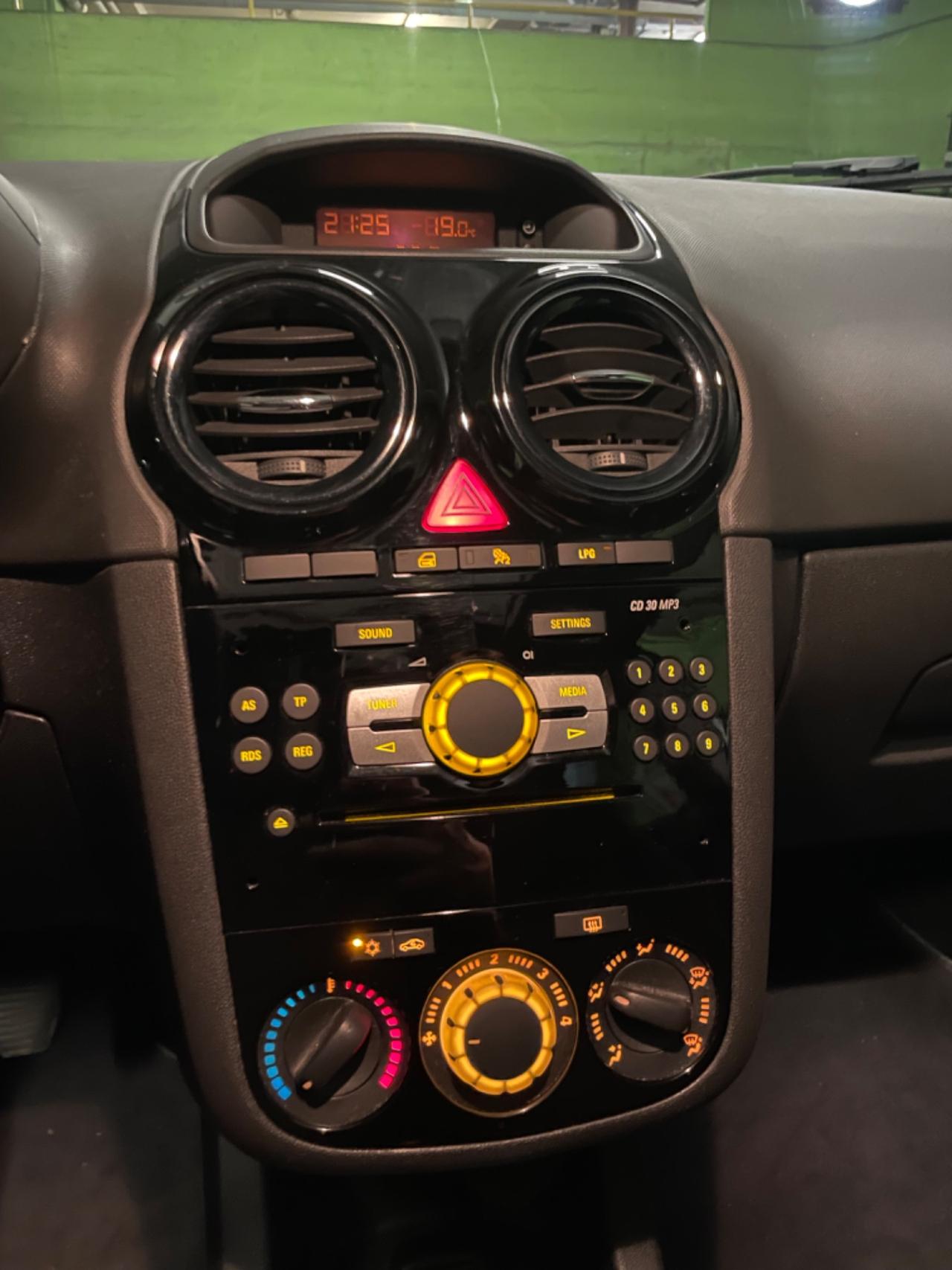 Opel Corsa 1.2 Tetto Apribile !!!