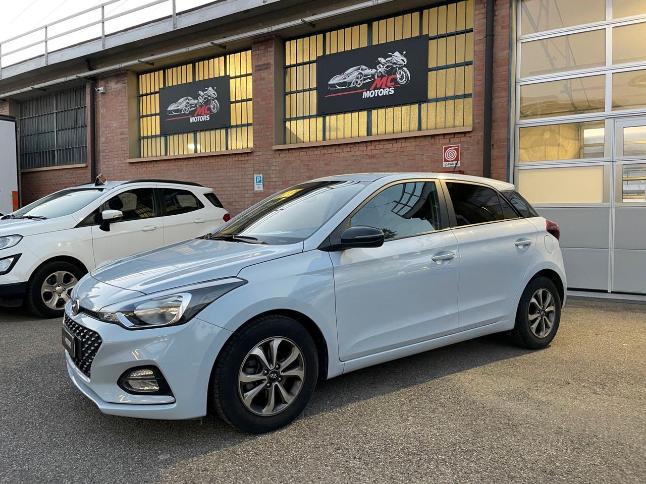 Hyundai i20 TUTTA TAGLIANDATA HYUNDAI- PREZZO FINALE COMPRESO DI PASSAGGIO