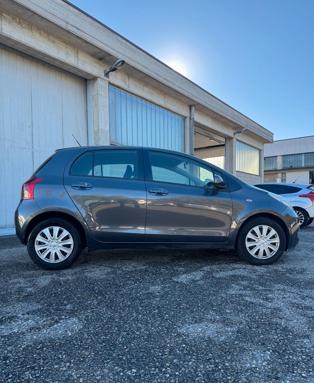 Toyota Yaris 1.3 5p Benz*Cambio AUTOMATICO*TAGLIANDI CERTIFICATI*