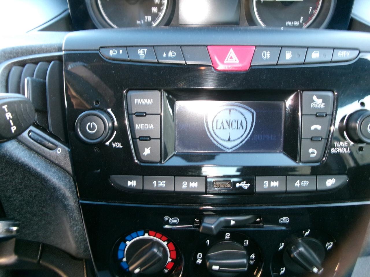 Lancia Ypsilon 1.2 69 CV 5 porte GPL Ecochic Elefantino Blu