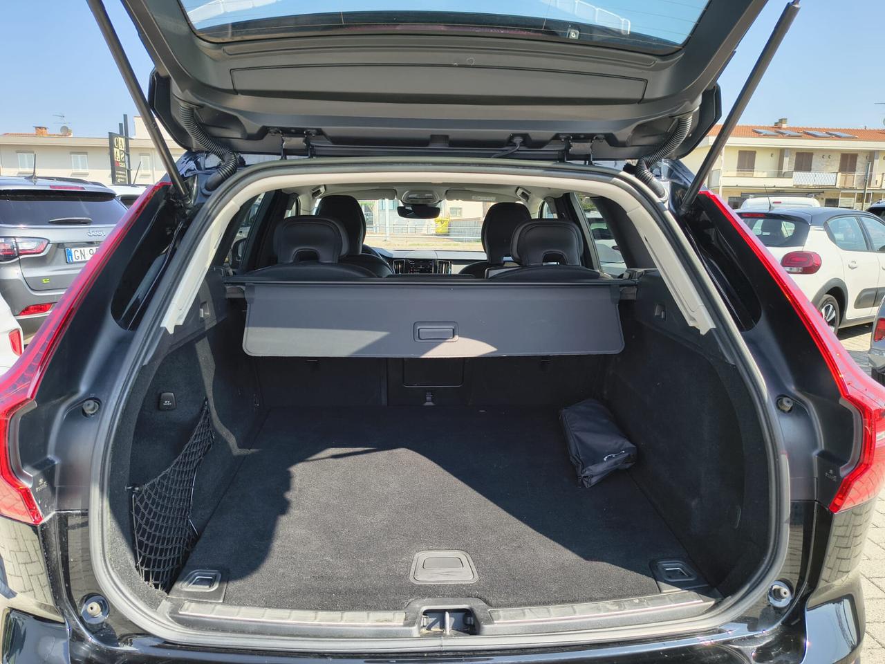 Volvo XC 60 B4 2.0 DIESEL/IBRIDA (d) AWD automatico *MILD HYBRID*