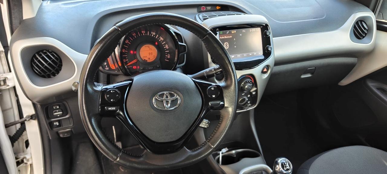 Toyota Aygo 1.0 VVT-i 69 CV 5 porte x-play TSS