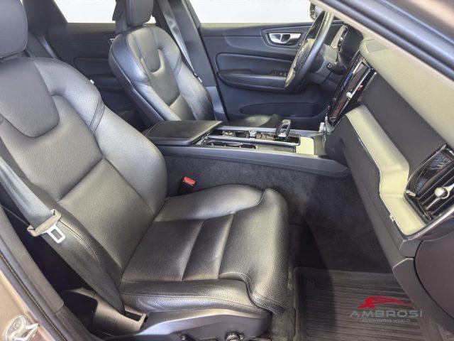 VOLVO XC60 B4 automatico Plus Dark - AUTOCARRO N1