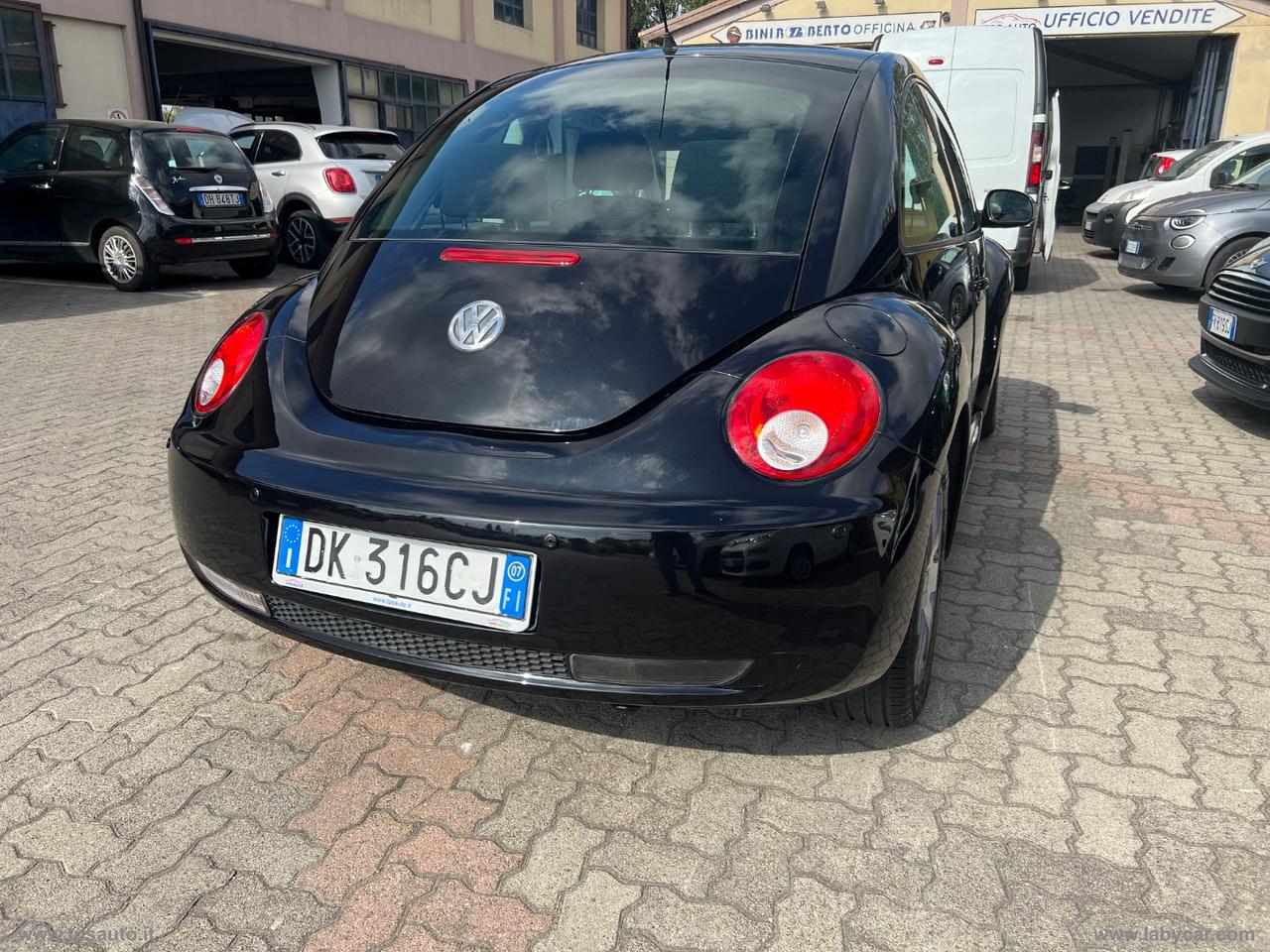 VOLKSWAGEN New Beetle 1.6