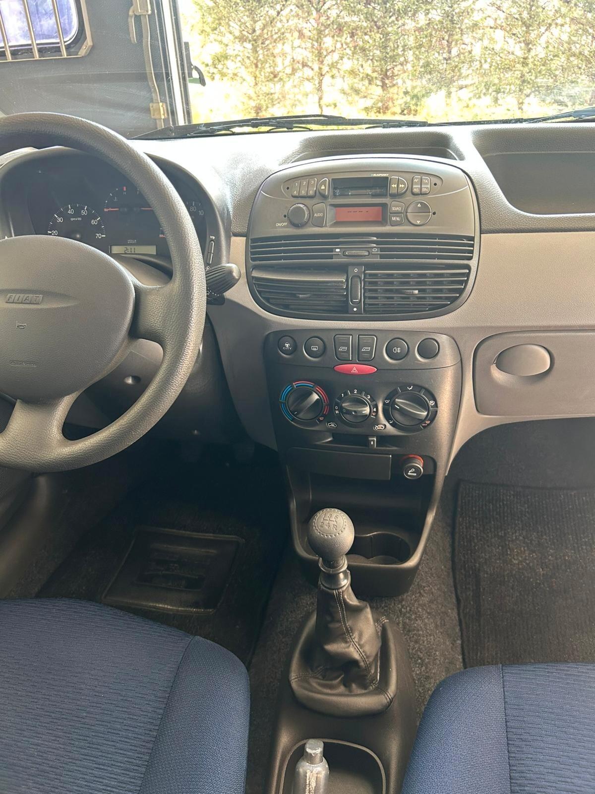 Fiat Punto 1.2i 16V soli 27000km