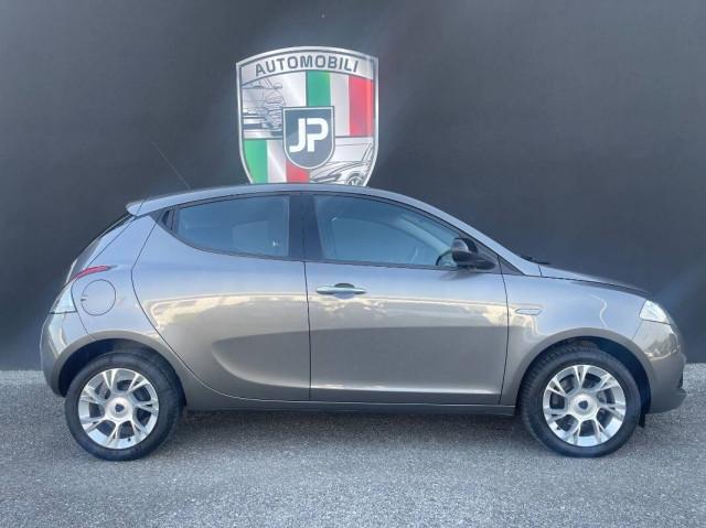 Lancia Ypsilon 1.2 Gold s&s PDC Cerchi 15" Schermo 5"