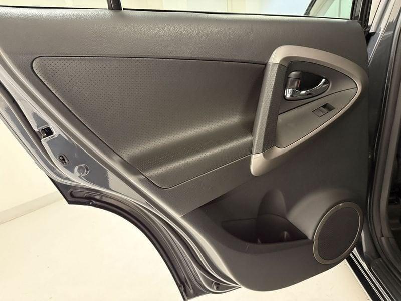 Toyota RAV4 RAV4 Crossover 2.2 d-cat Luxury 177cv