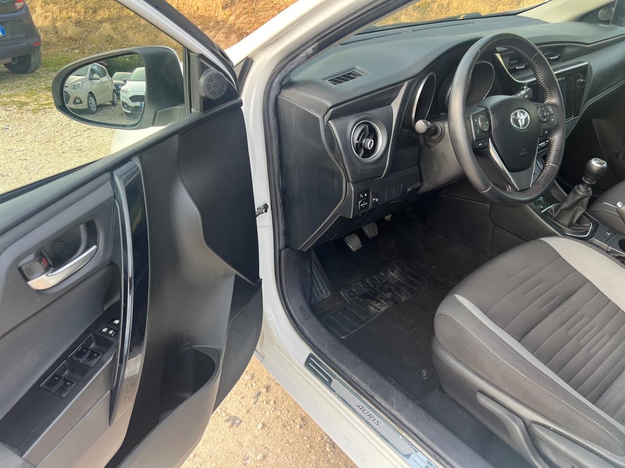 Toyota Auris Touring 1.4 D-4D Active Permute Rate Garanzia