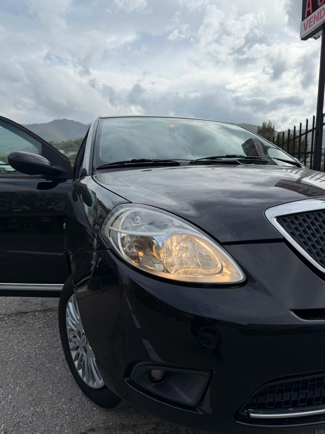 Lancia Ypsilon 1.3 MJT 75 CV Argento