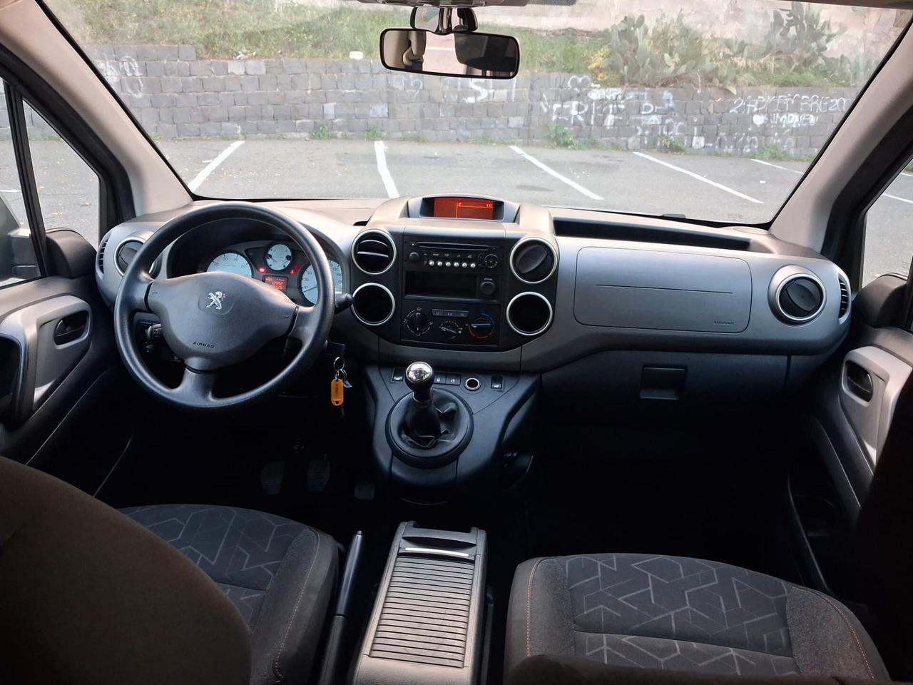 Peugeot Partner Pianale ribassato con rampa disabili in carrozzina