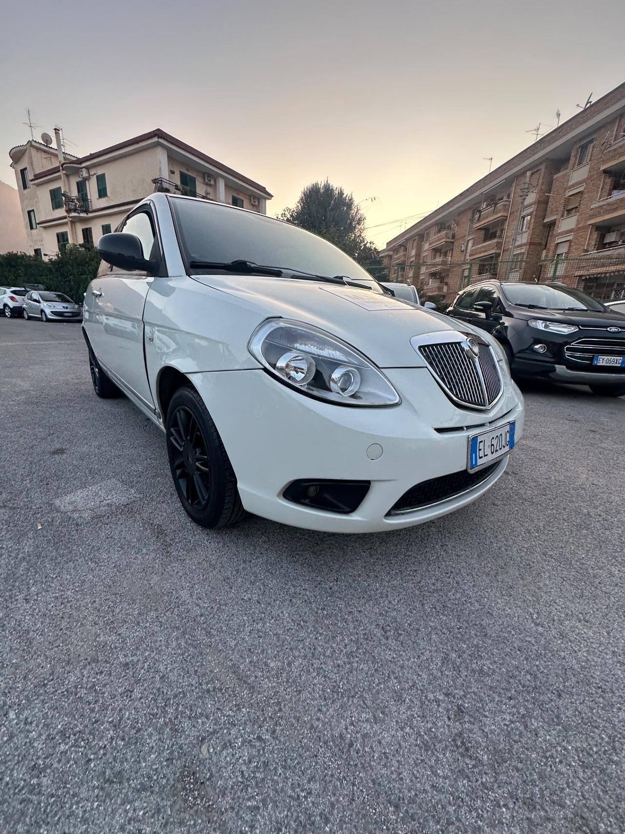 Lancia Ypsilon 1.3 MJT 75 CV Platinum