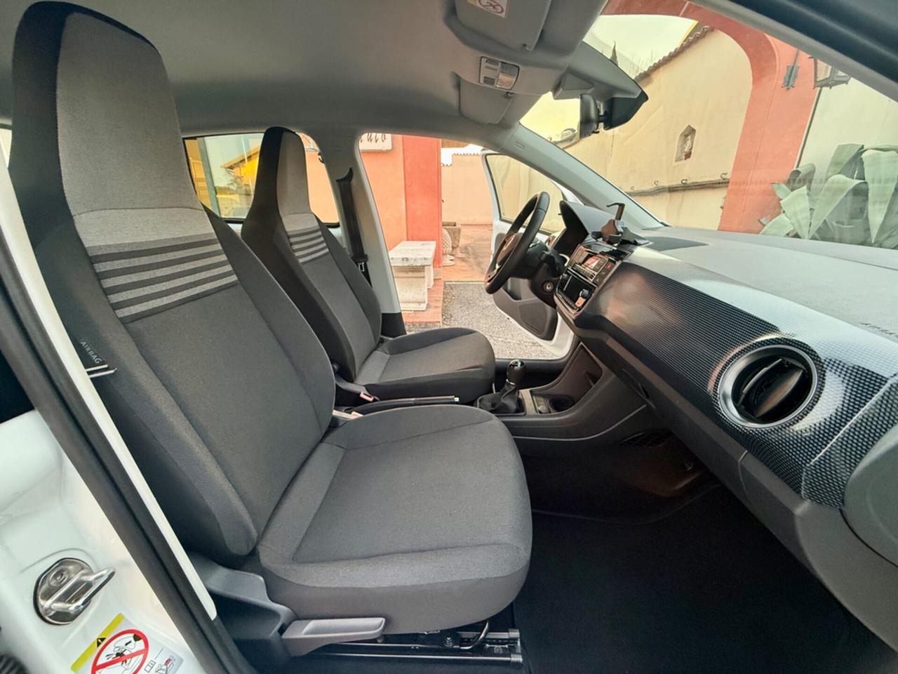 Volkswagen up! 1.0 5p. EVO sport 2000 KM