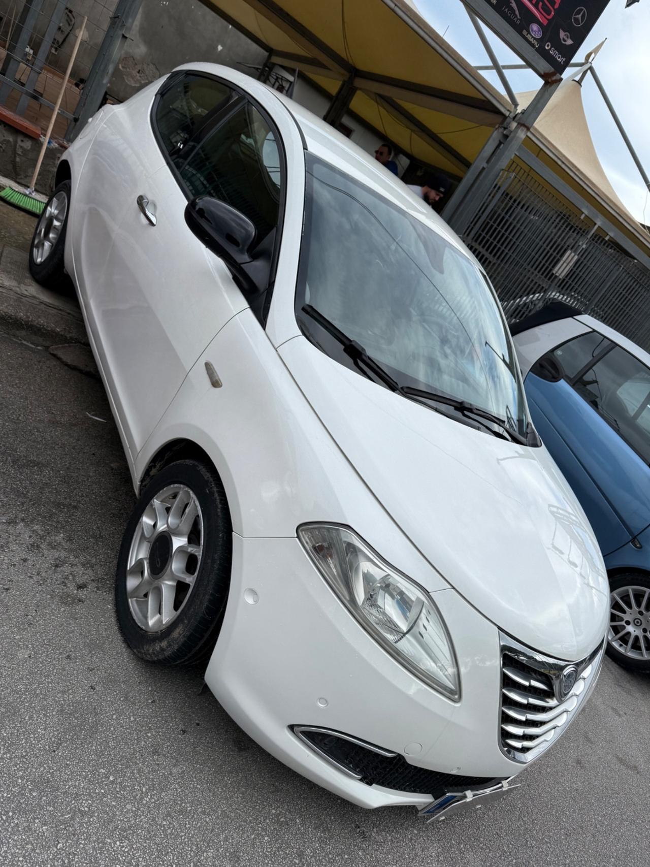 Lancia Ypsilon 0.9 TwinAir 85 CV 5 porte S&S Gold