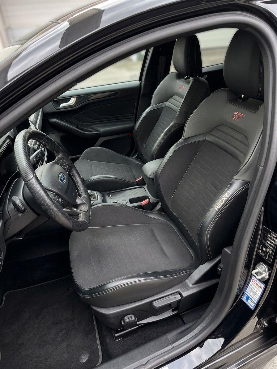 Ford Focus ST LINE