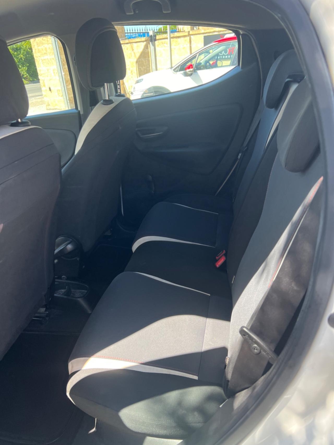 Lancia Ypsilon 0.9 TwinAir 85 CV 5 porte Metano Ecochic Elefantino