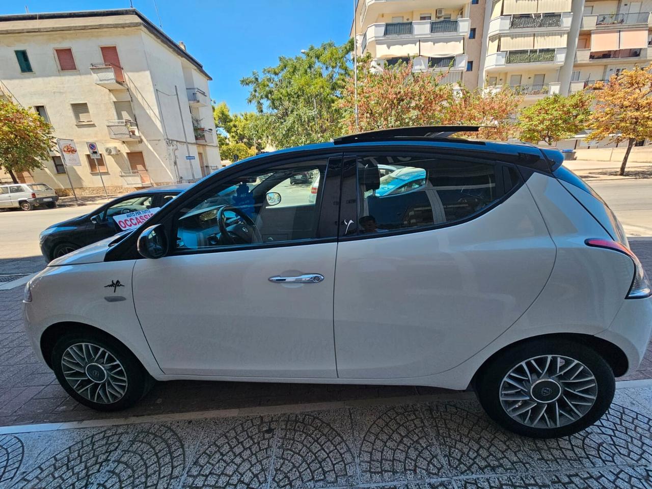 Lancia Ypsilon 1.2 69CV "tetto apribile" 12/2015