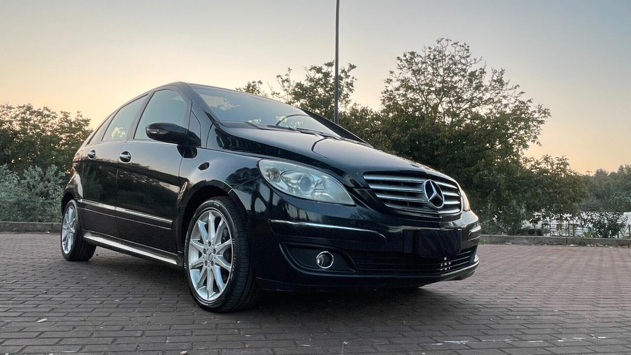 Mercedes classe b200 cdi tetto panoramico,cerchi da 17, pelle,comandi al volante