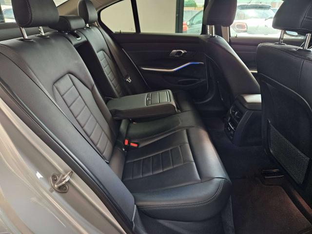 BMW 330 Berlina 330i Luxury CV 258 auto