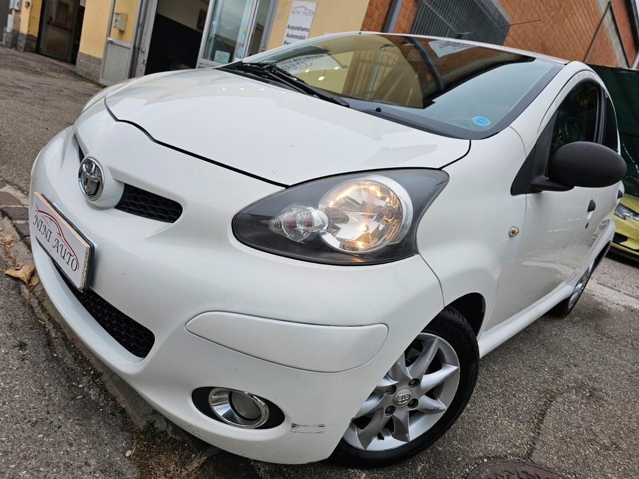Toyota Aygo 1.0 68cv Now Connect*Clima*Navi*Cerchi*Neopatentati