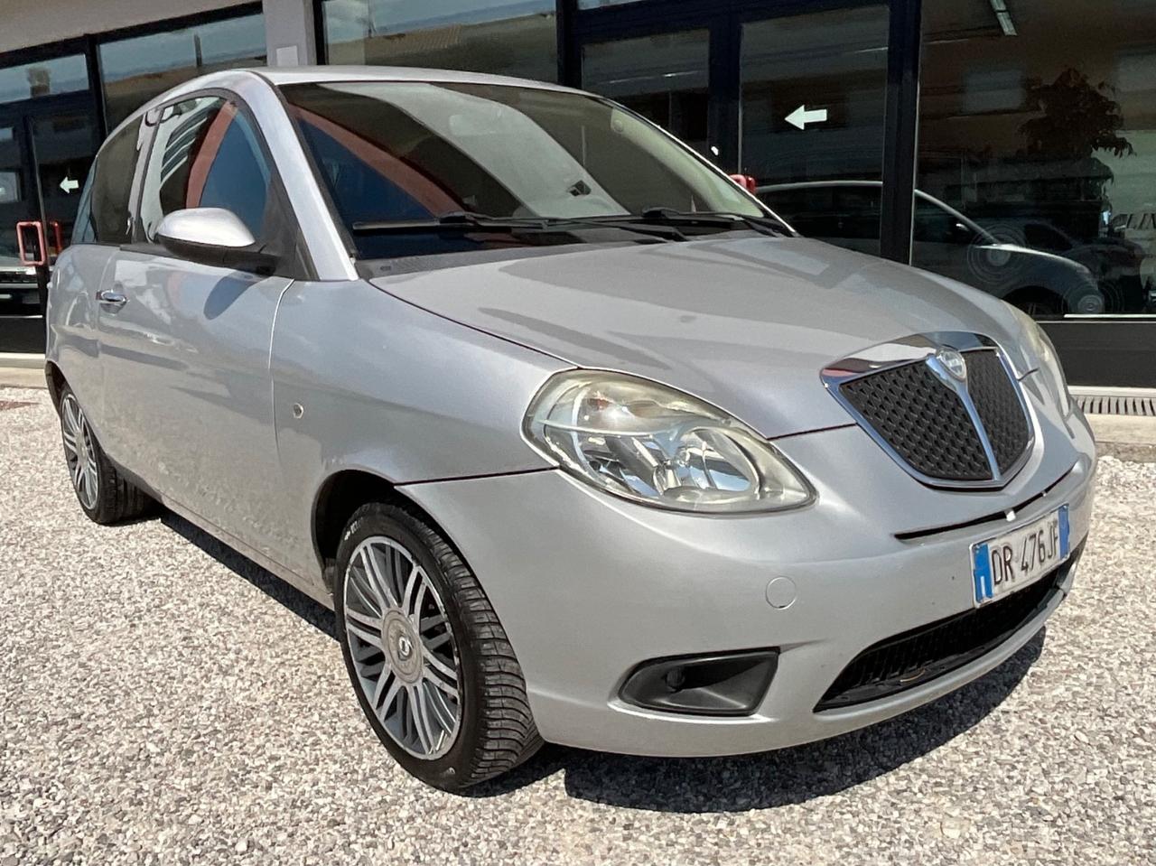 Lancia Ypsilon 1.3 MJT 75 CV Argento