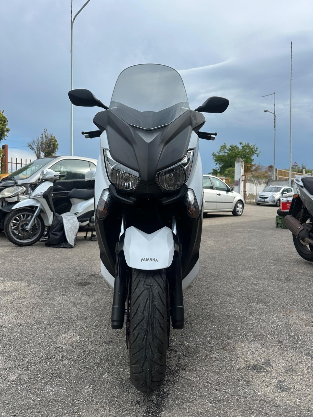 YAMAHA XMAX 400