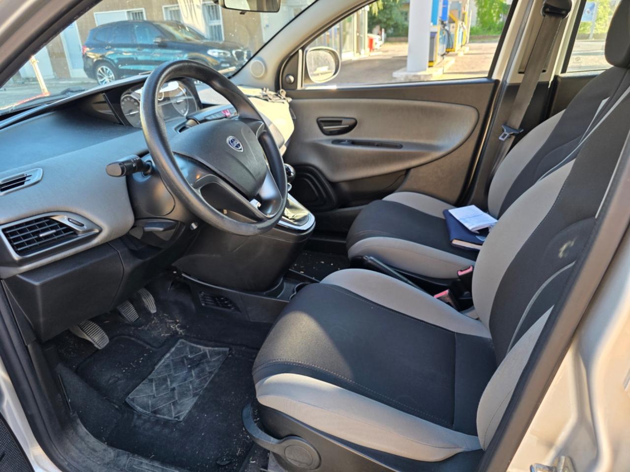 Lancia Ypsilon 1.2 69 CV Unyca