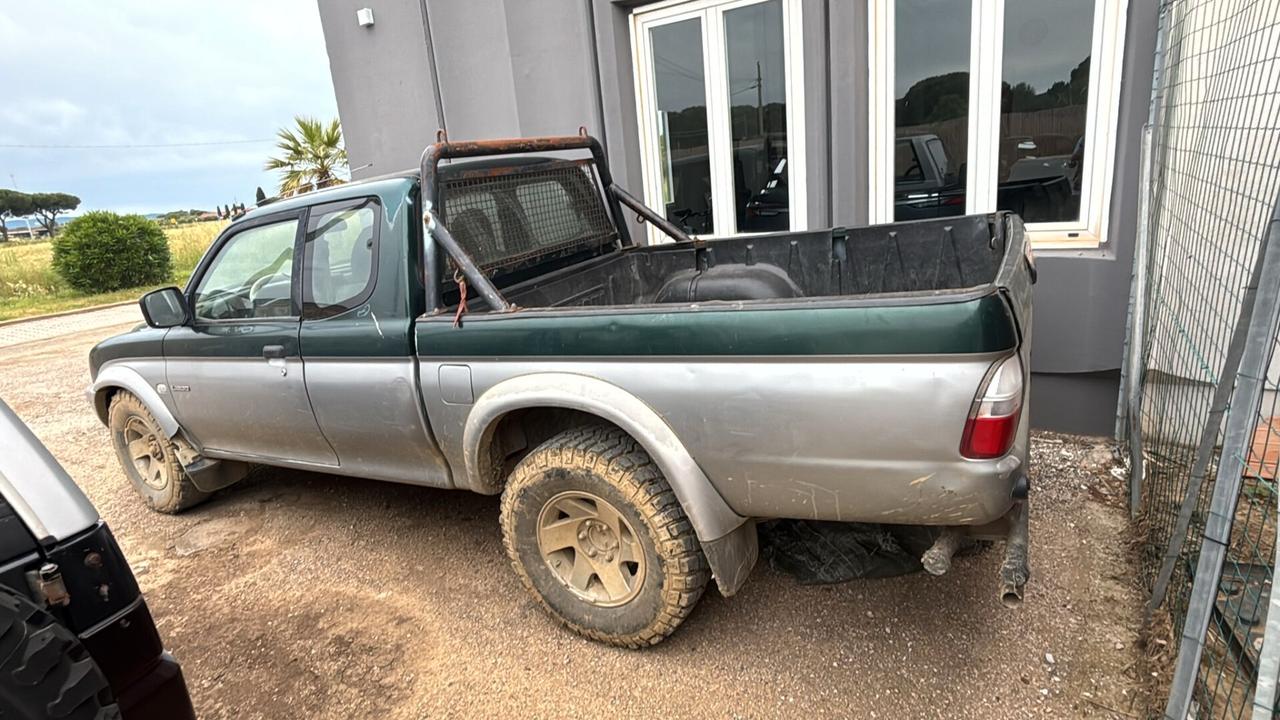 Mitsubishi L200 2.5 TDI 115CV 4WD Club Cab