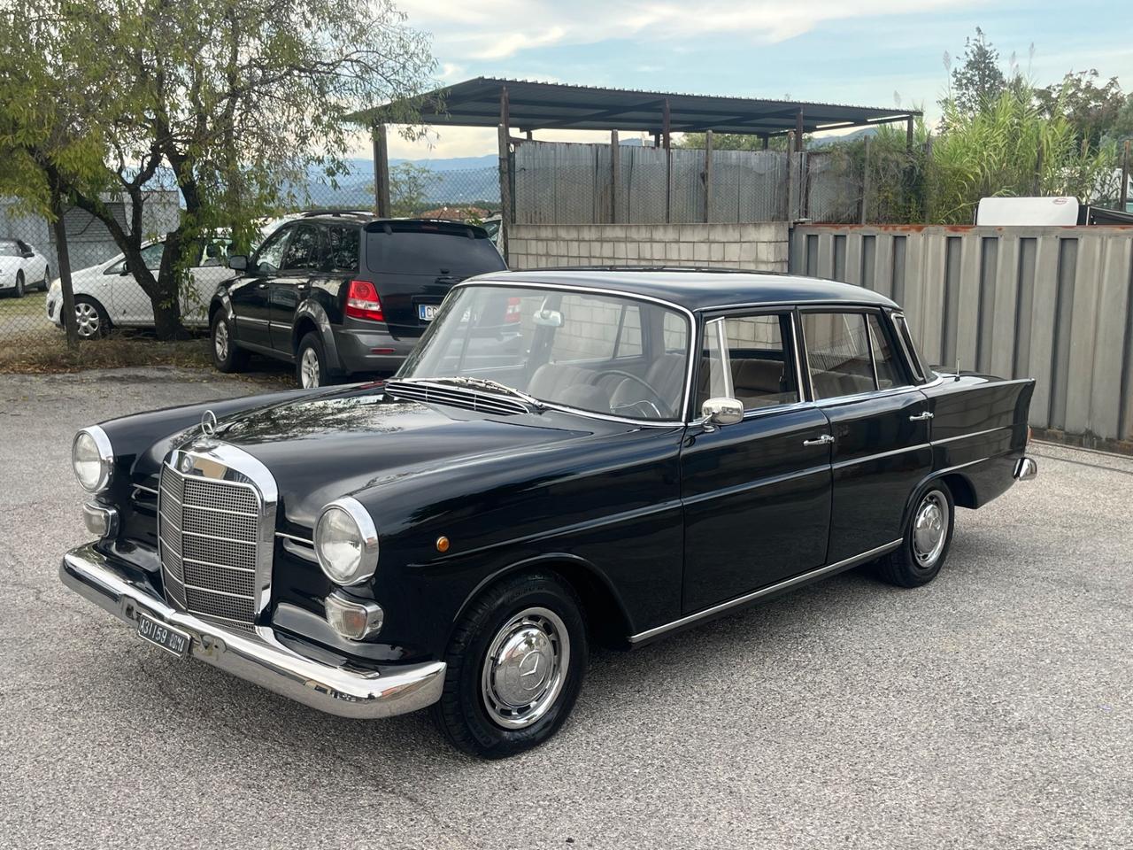 Mercedes benz 230 W110 Codine 6 cilindri