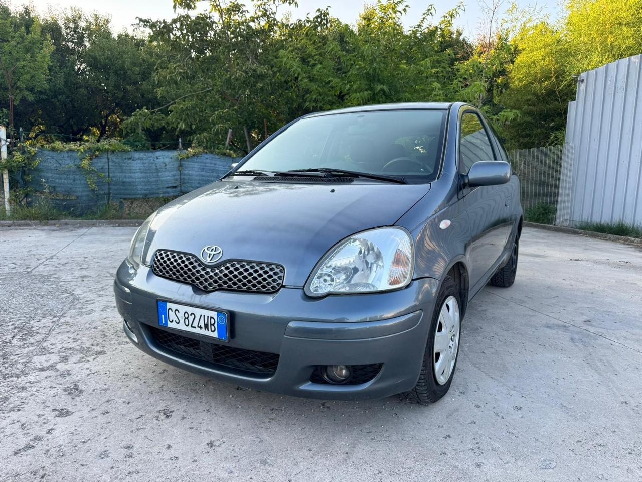 Toyota Yaris 1.0i 16V cat 3 porte Sol