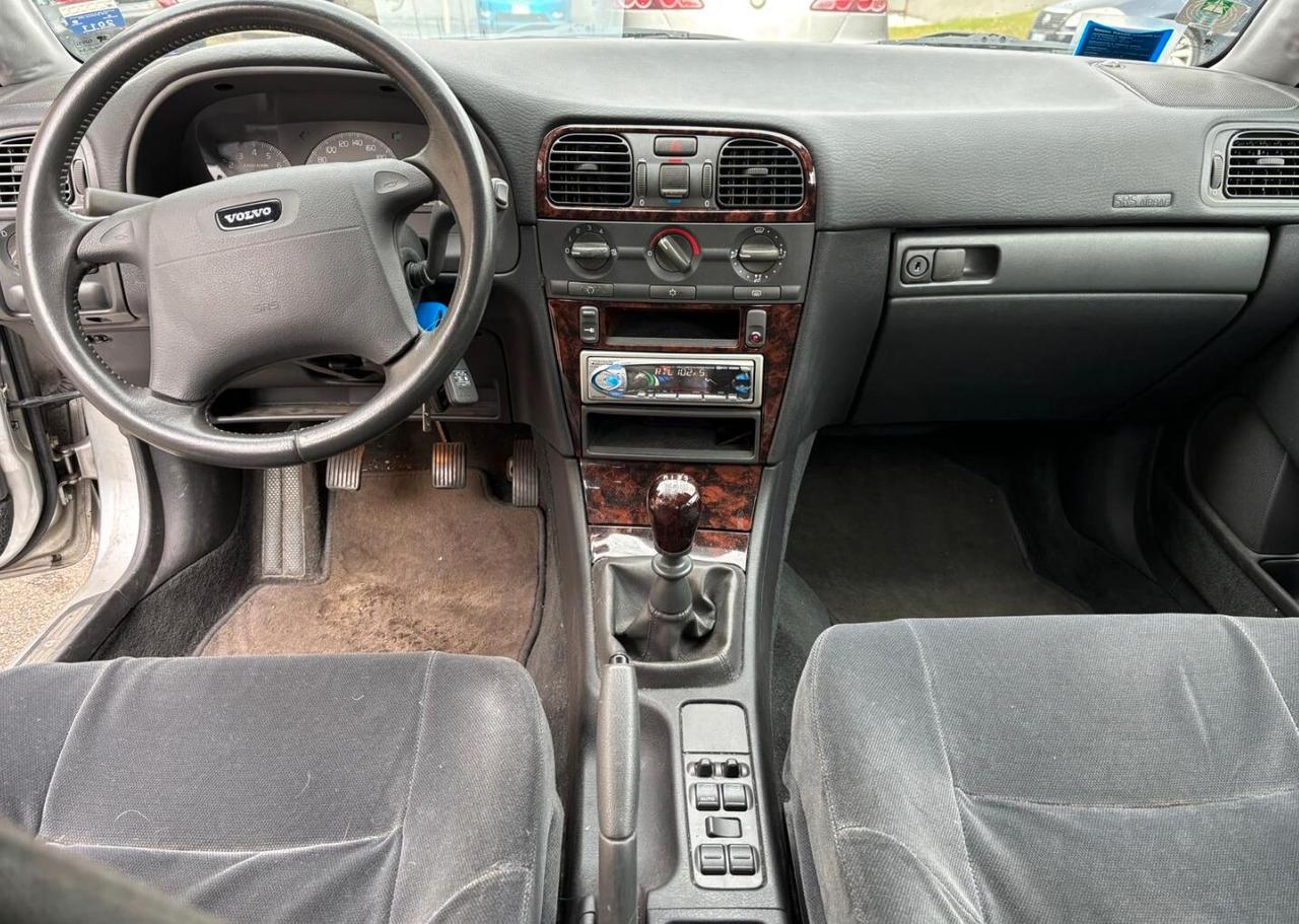 Volvo V40 1.6 16V cat