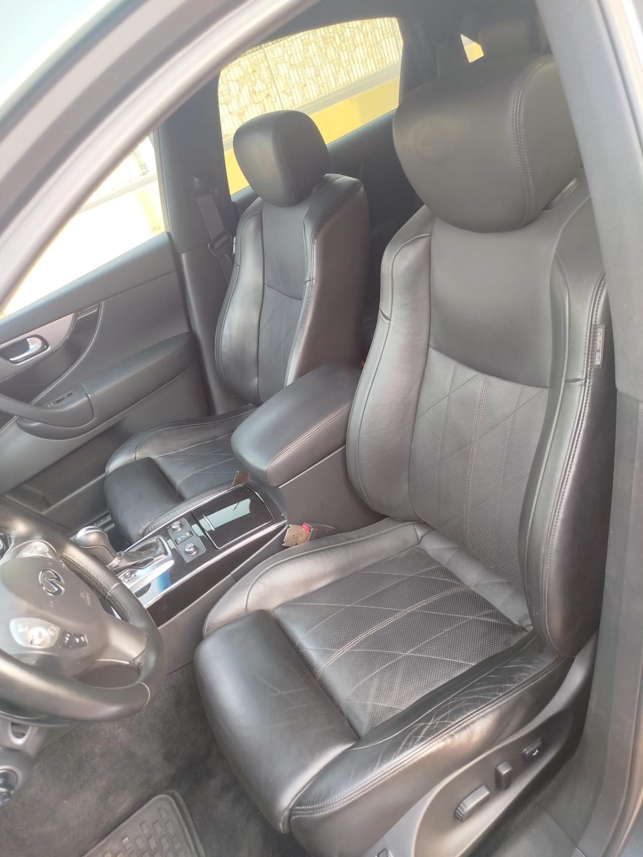 Infiniti QX70 3.0 diesel V6 AT S Premium