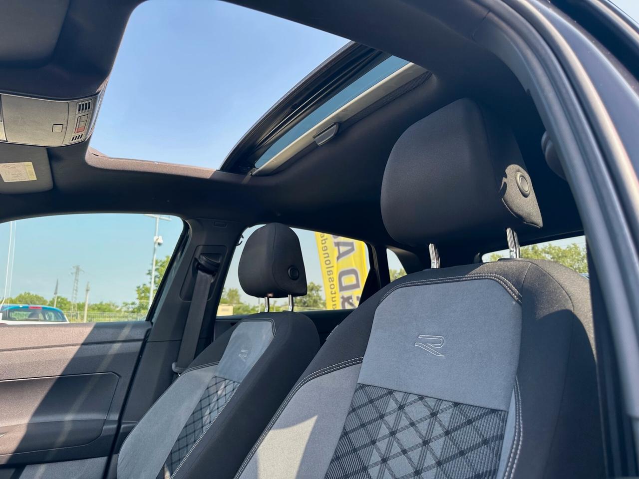 Volkswagen Polo 1.0 TSI R-Line + TETTO