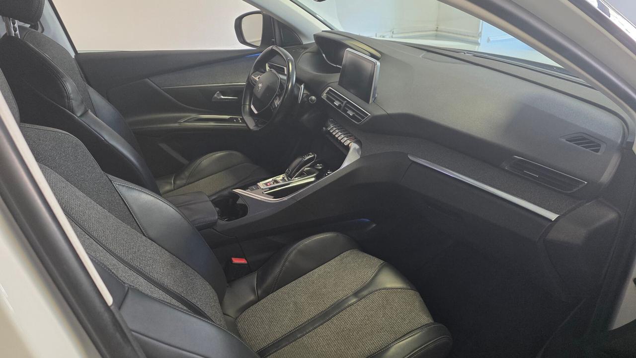 Peugeot 5008 POSTI 7 120CV Allure AUT GARANZIA 12 MESI