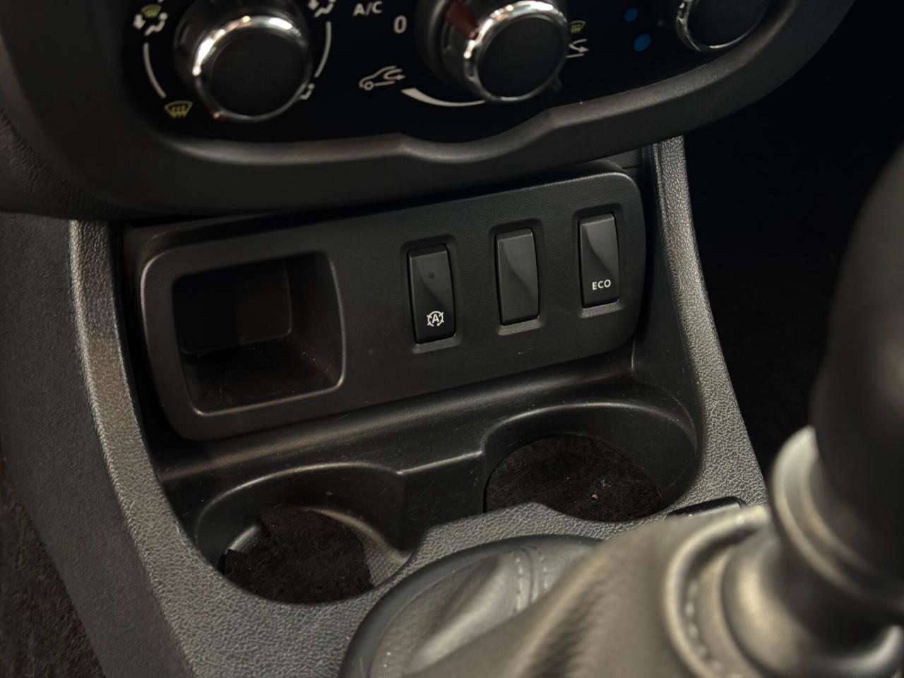 DACIA DUSTER 1.5cc 110CV 4x2 GANCIO TRAINO