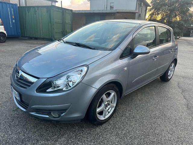 OPEL Corsa 1.4 16V 5 porte Cosmo senza nessun lavoro da fare
