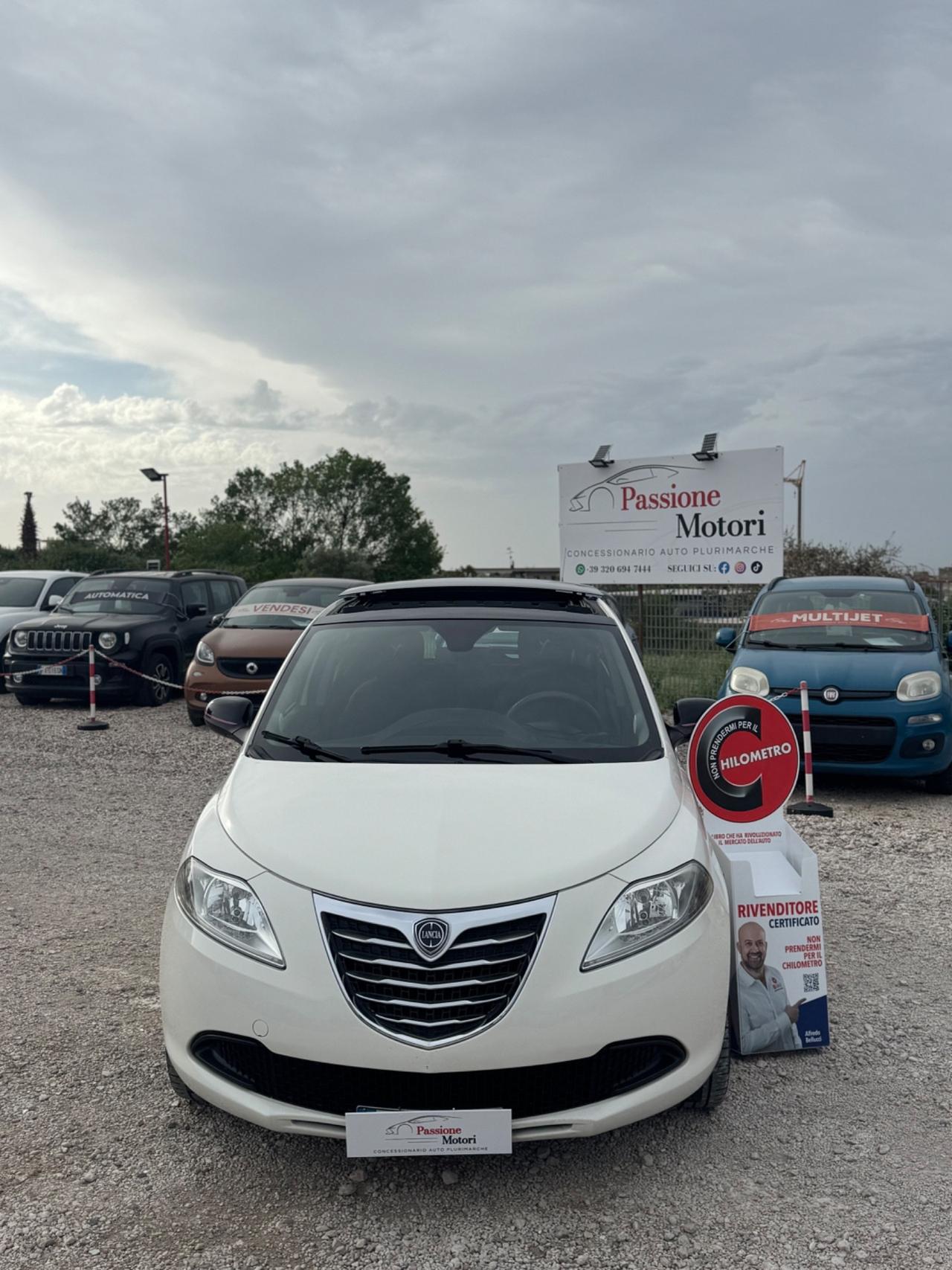 Lancia Ypsilon 1.2 69 CV Elefantino rosa tetto apribile