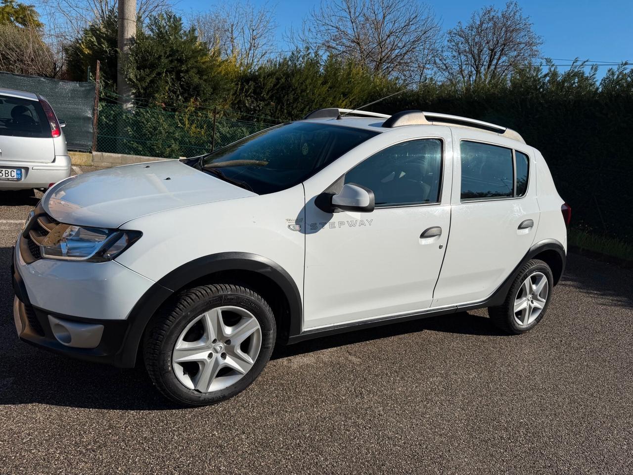 Dacia Sandero Stepway 0.9 GPL - NAV. - NEOP. - 12 MESI DI GAR. -