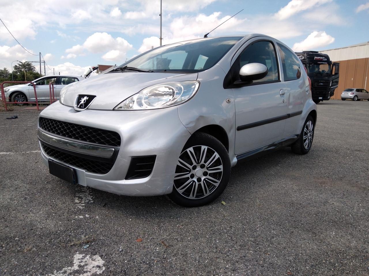 Peugeot 107 1.0 68CV 5p. Sweet Years xneopatentati