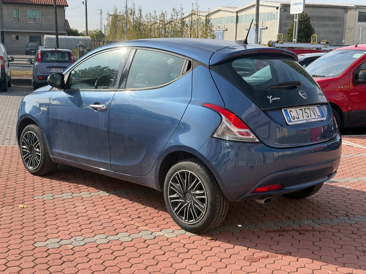 Lancia Ypsilon 1.0 FireFly 5 porte S&S Hybrid Ecochic Gold